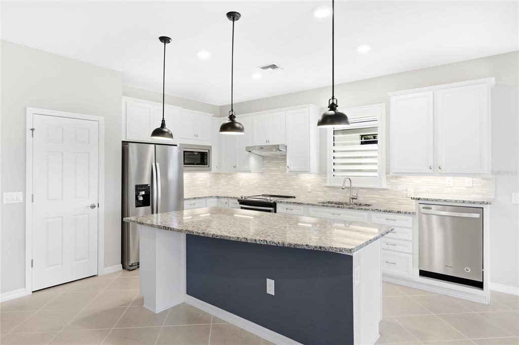 13480 Esposito Street Venice, FL 34293 - Photo 8 of 49