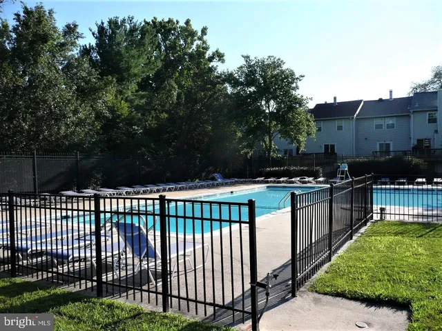 a view of a back yard