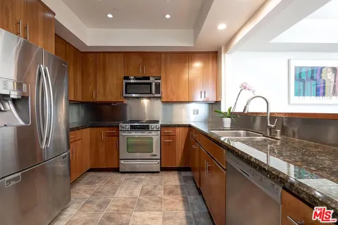 $1,350,000 | 964 Hancock Avenue, Unit 302, West Hollywood, CA 90069