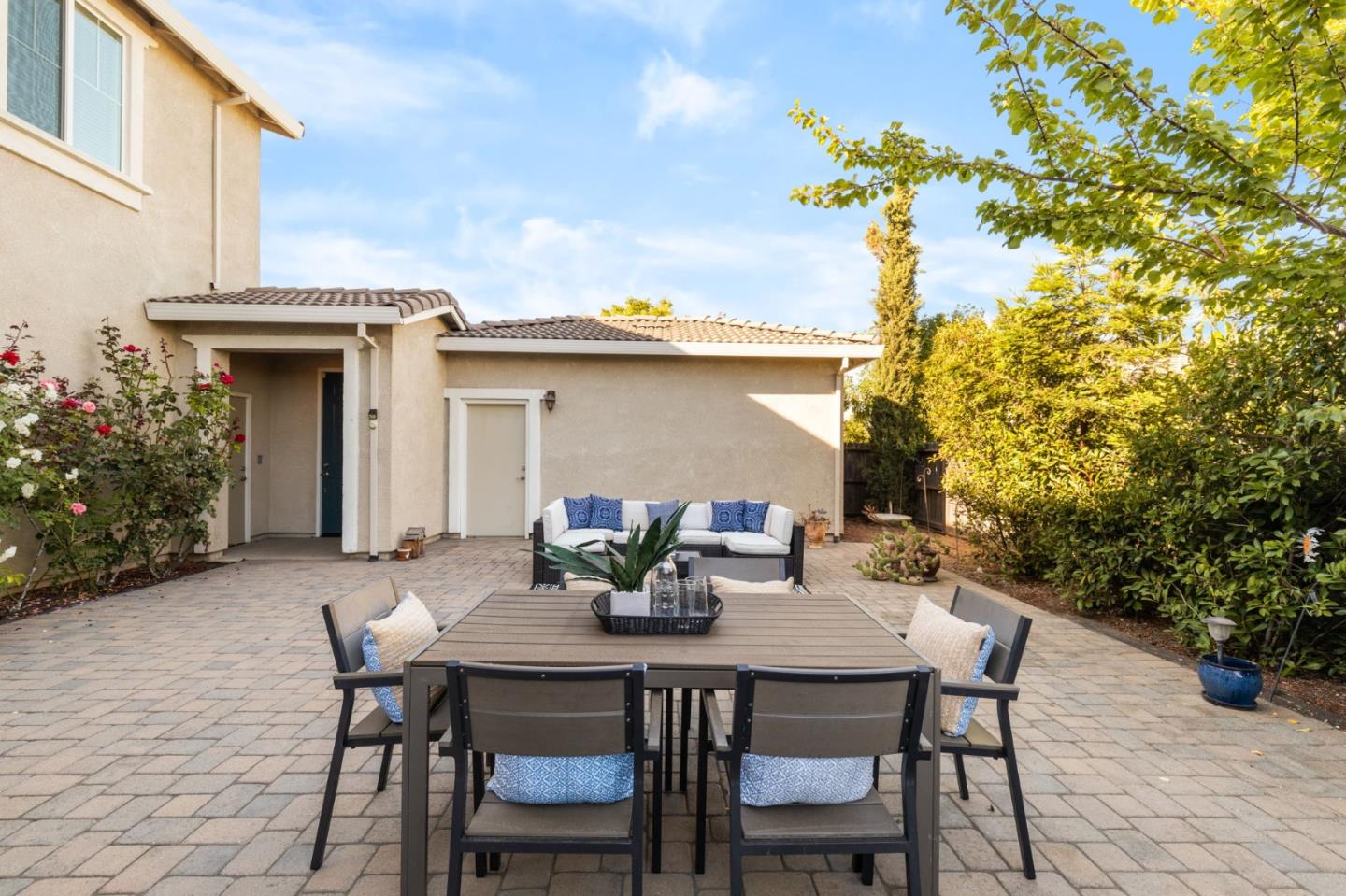 823 Sunrise Drive Gilroy, CA 95020 - Photo 37 of 46 a view of a patio with table and chairs and potted plants