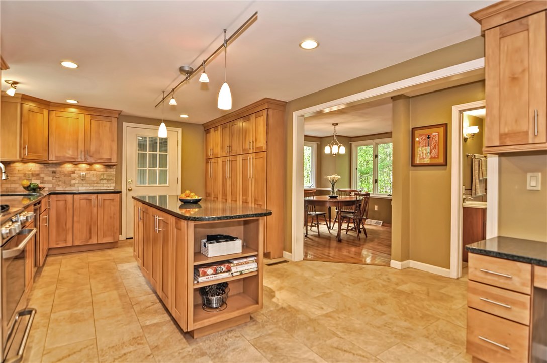 52 Levitt Lane Exeter, RI 02822 - Photo 3 of 36