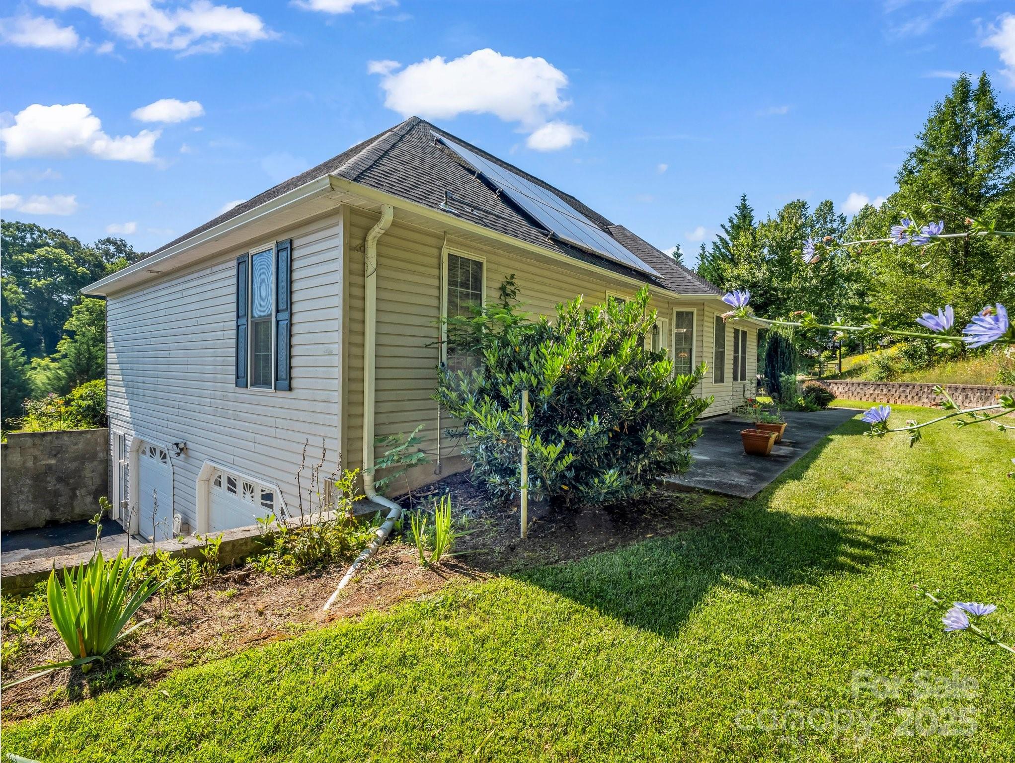 124 Shadow View Drive Leicester, NC 28748 - Photo 35 of 41 a front view of house with yard