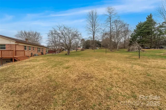 a view of a yard with an trees