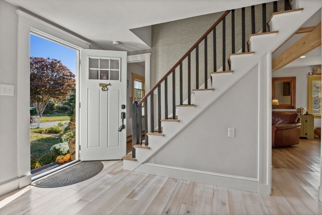 49 Richfield Road Scituate, MA 02066 - Photo 3 of 34
