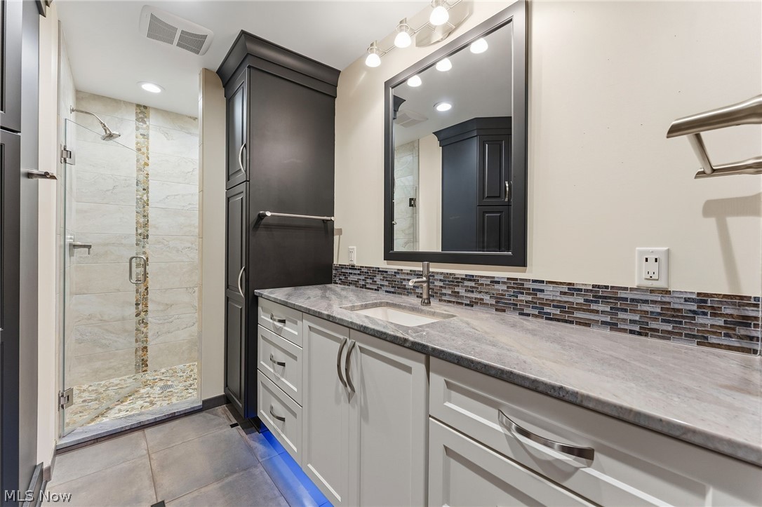 5741 Som Center Road, Unit 1 Solon, OH 44139 - Photo 33 of 50 Bathroom
