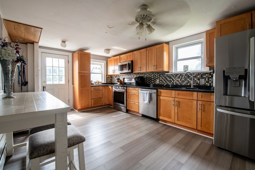 4 Ralph Road Danvers, MA 01923 - Photo 8 of 39