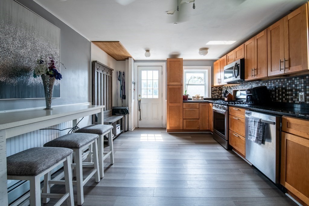 4 Ralph Road Danvers, MA 01923 - Photo 9 of 39