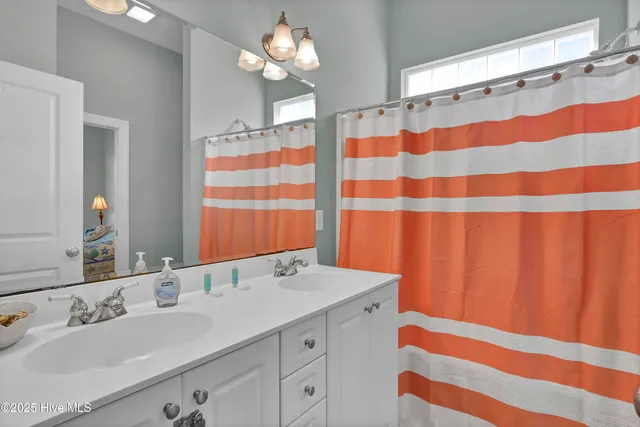 $2,200 | 1218 Bowfin Lane, Unit 1, Carolina Beach, NC 28428