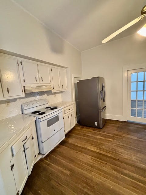 210 East Phillips Street Conroe, TX 77301 - Photo 8 of 27 a kitchen with stainless steel appliances granite countertop a stove a sink and a refrigerator
