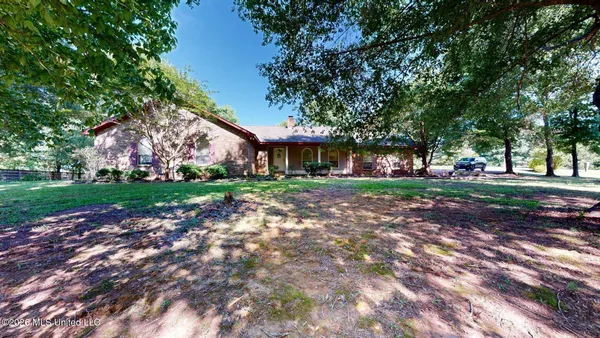 $370,000 | 371 Cottonwood Cove, Senatobia, MS 38668