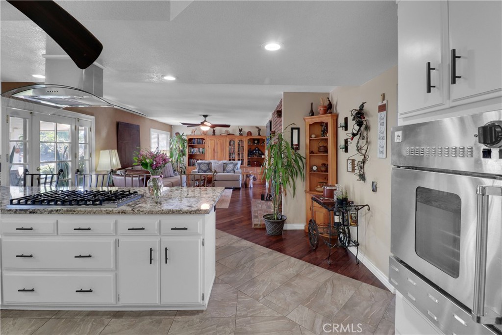 16750 Canyon View Drive Riverside, CA 92504 - Photo 15 of 44 Kitchen