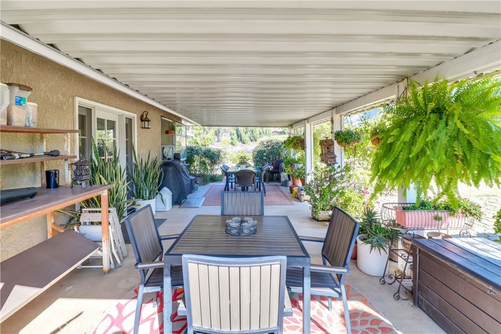 16750 Canyon View Drive Riverside, CA 92504 - Photo 31 of 44 Patio