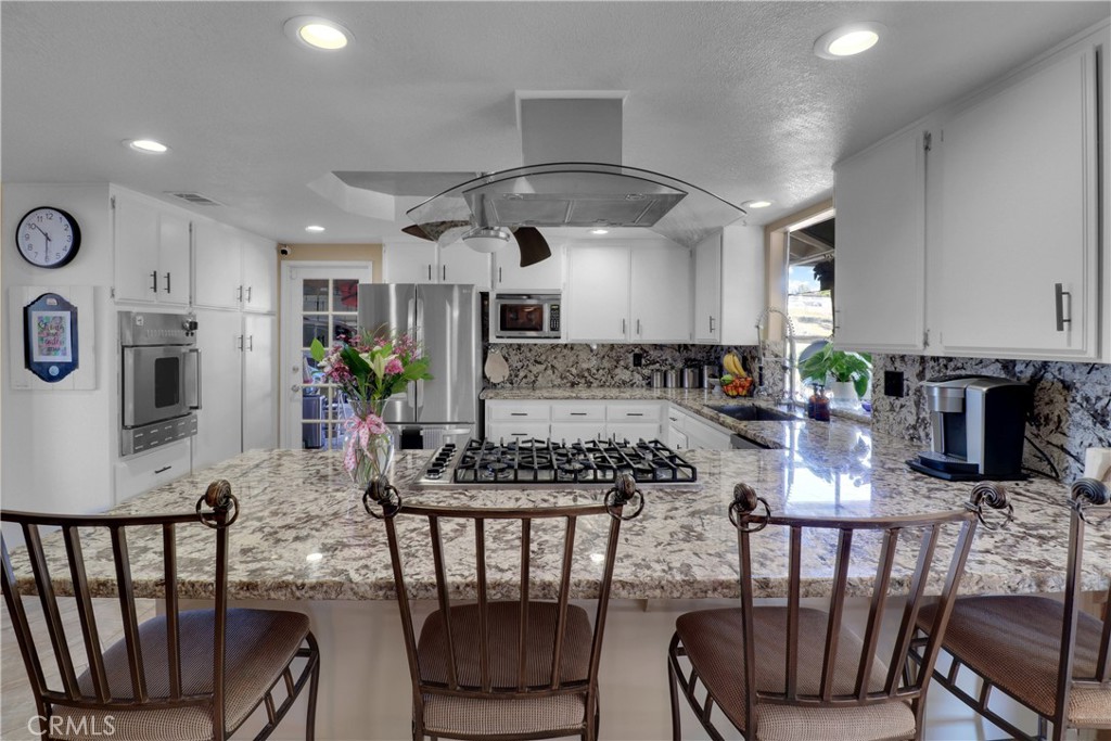 16750 Canyon View Drive Riverside, CA 92504 - Photo 5 of 44 Gourmet Kitchen