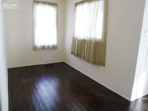 4324 Van Slyke Road Flint, MI 48507 - Photo 11 of 41 20428128-10.JPG