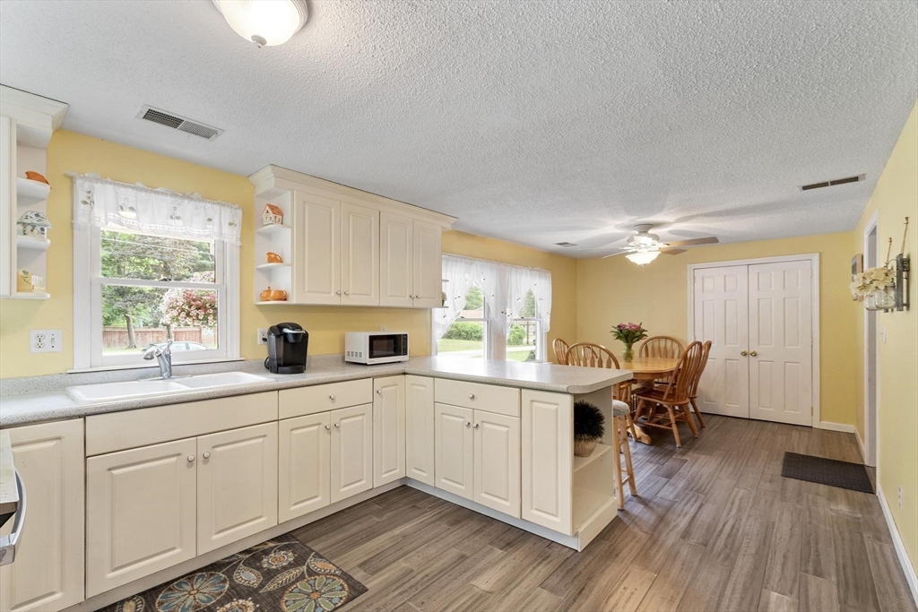 17 Parlee Road Chelmsford, MA 01824 - Photo 6 of 42