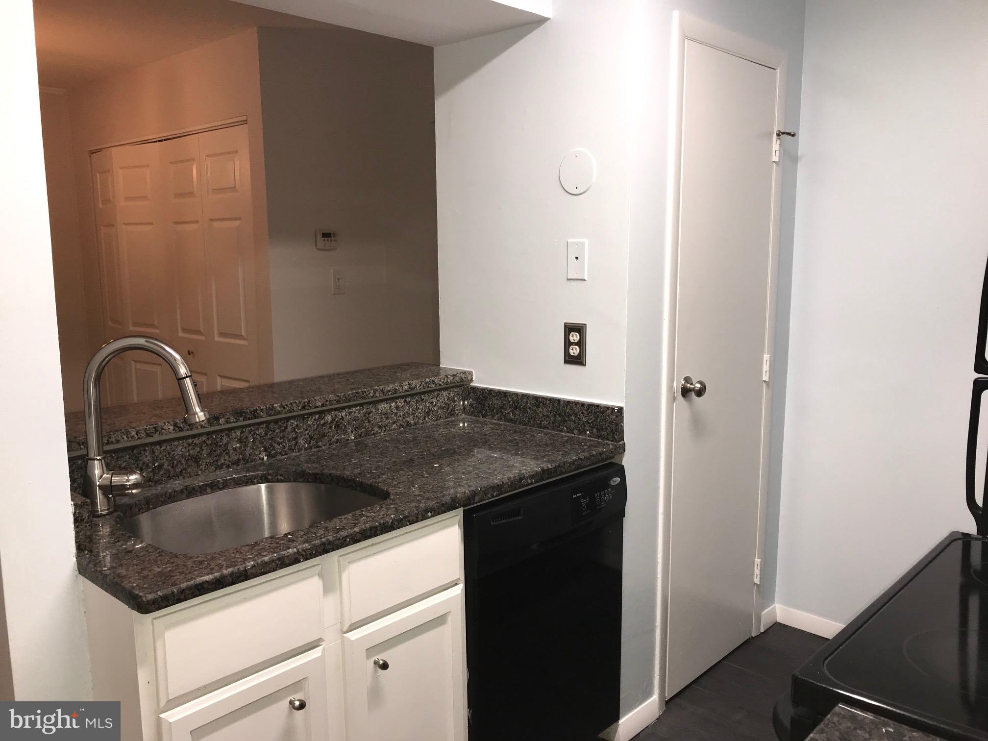 5814 Royal Ridge Drive, Unit M Springfield, VA 22152 - Photo 3 of 14 kitchen