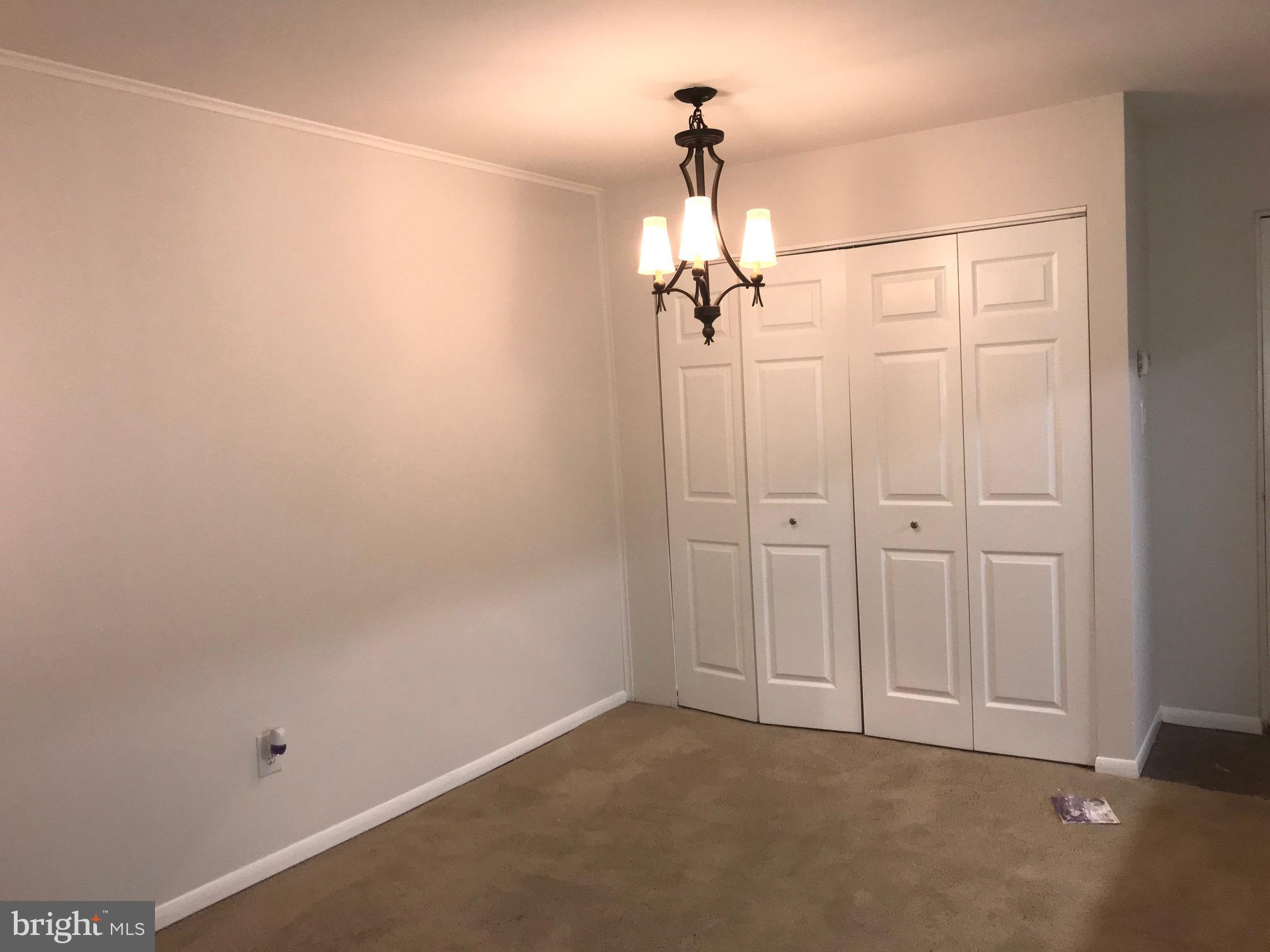 5814 Royal Ridge Drive, Unit M Springfield, VA 22152 - Photo 6 of 14 Dinning area