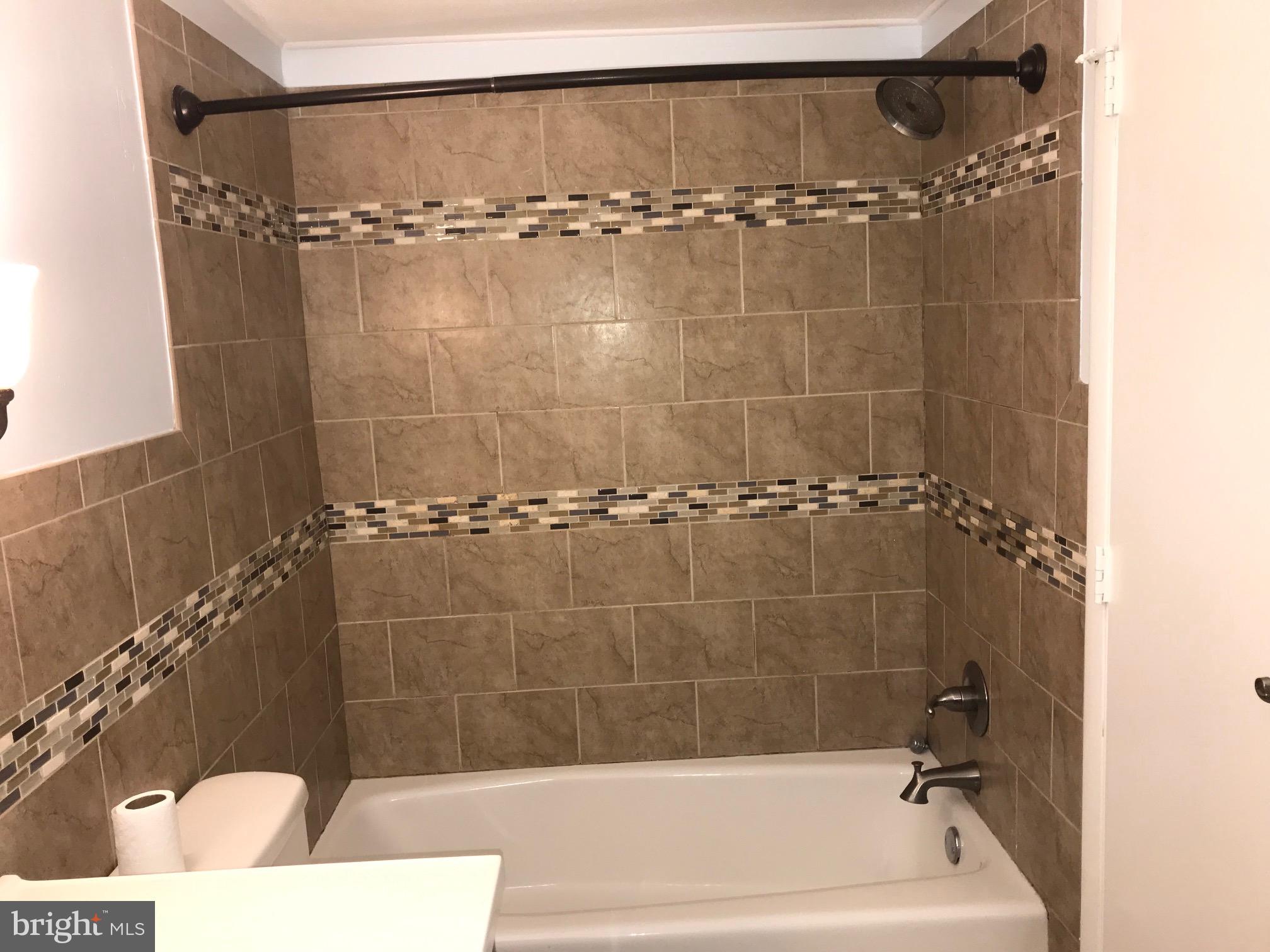 5814 Royal Ridge Drive, Unit M Springfield, VA 22152 - Photo 8 of 14 bath room