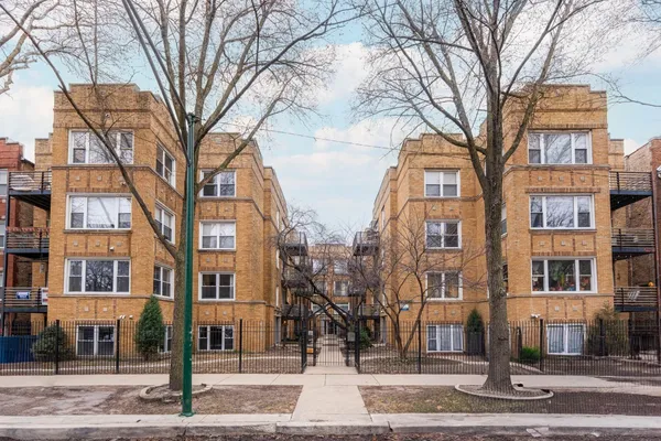 $210,000 | 4606 North Monticello Avenue, Unit 3N, Chicago, IL 60625