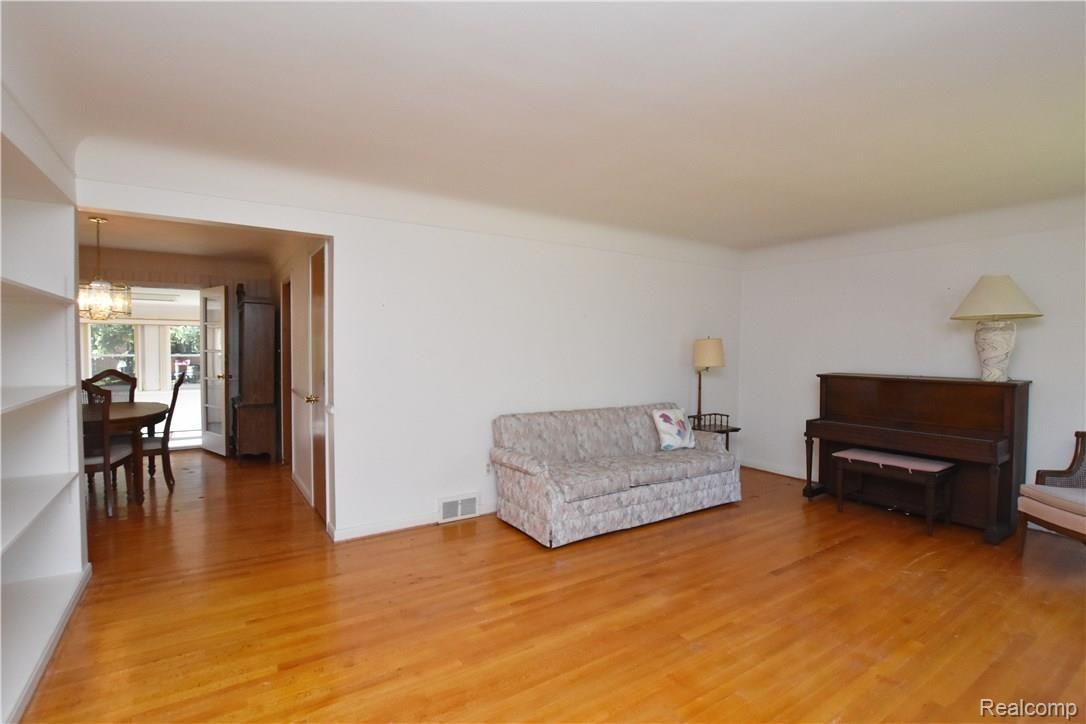 16279 Beverly Road Franklin, MI 48025 - Photo 7 of 38 16279 Beverly_07.JPG