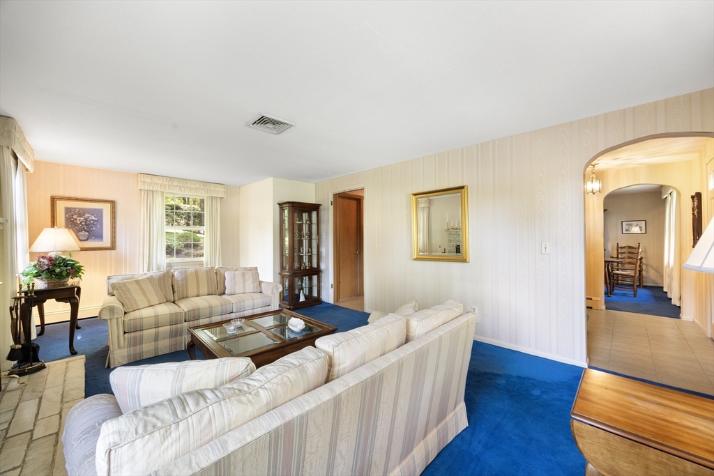 55 Longfellow Road Holyoke, MA 01040 - Photo 15 of 35
