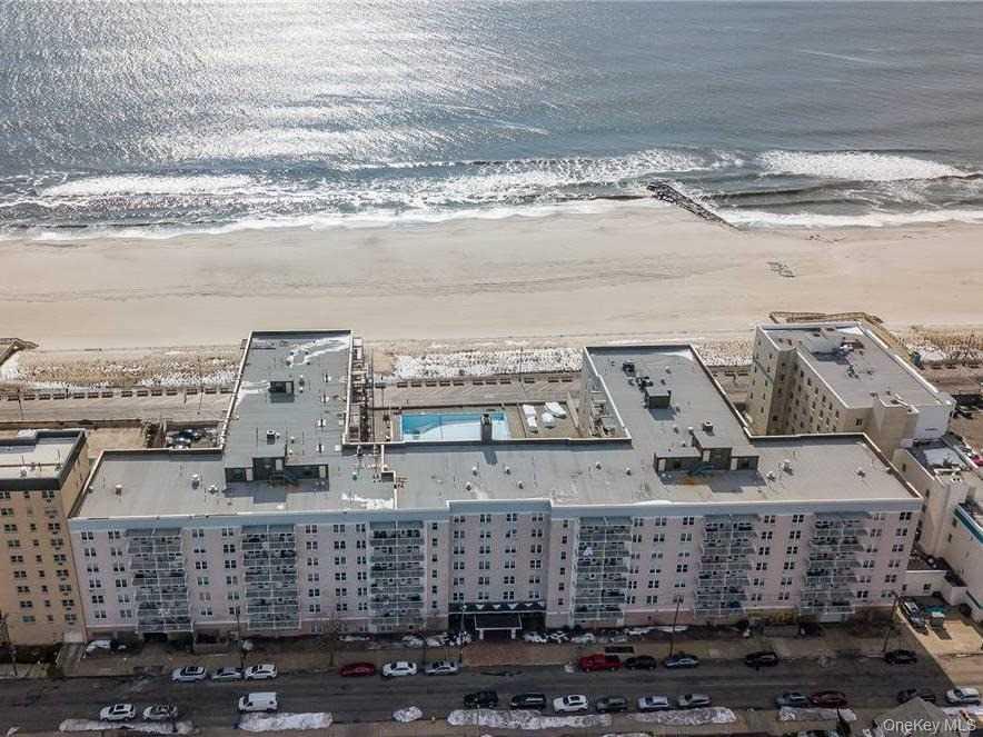 a view of roof with building