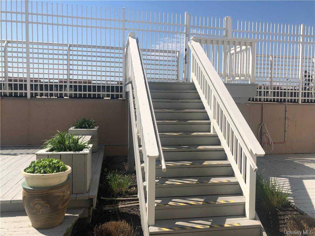 522 Shore Road, Unit 4A Long Beach, NY 11561 - Photo 27 of 32 a view of entryway and hall