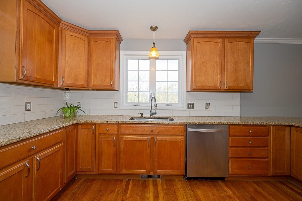 203 Norfolk Street Worcester, MA 01604 - Photo 12 of 38