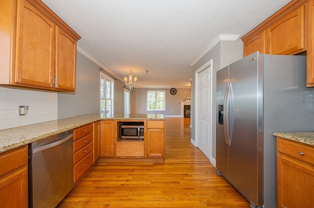 203 Norfolk Street Worcester, MA 01604 - Photo 14 of 38