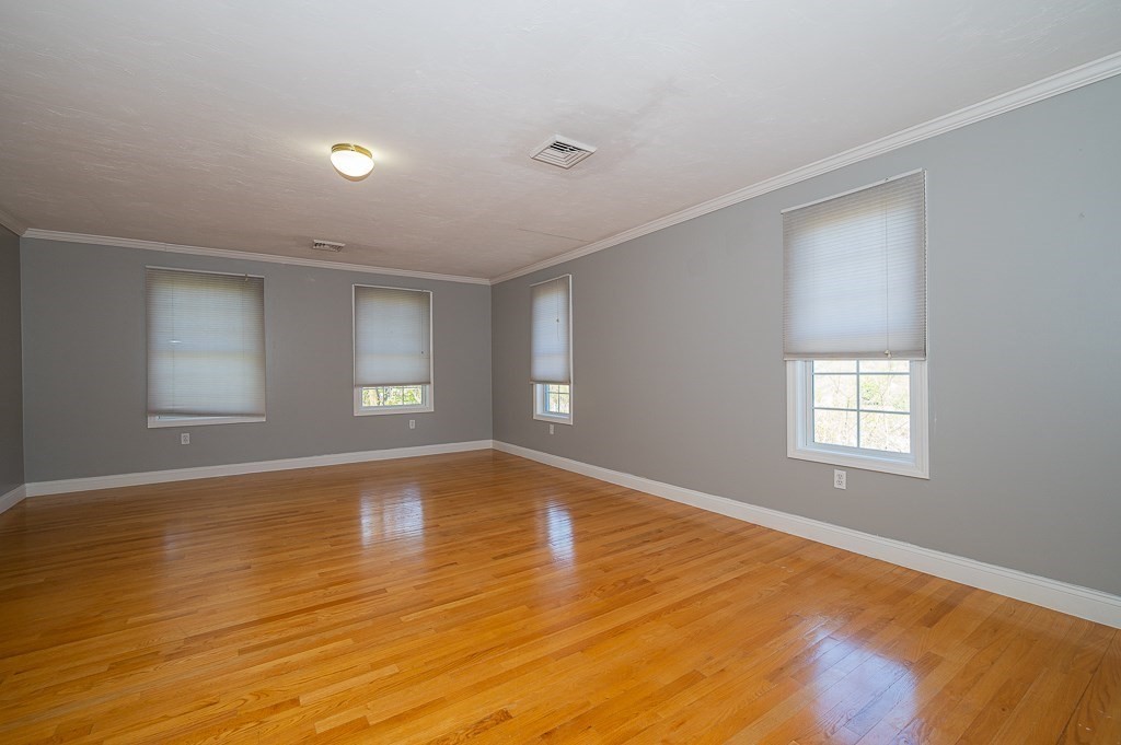 203 Norfolk Street Worcester, MA 01604 - Photo 19 of 38