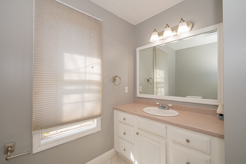 203 Norfolk Street Worcester, MA 01604 - Photo 33 of 38