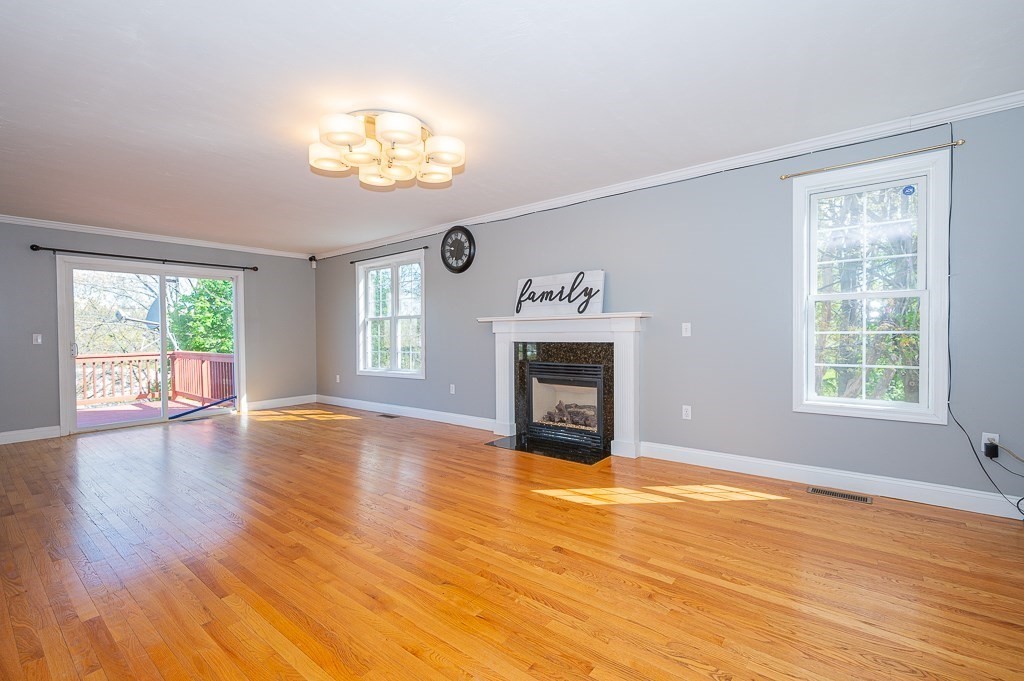 203 Norfolk Street Worcester, MA 01604 - Photo 5 of 38