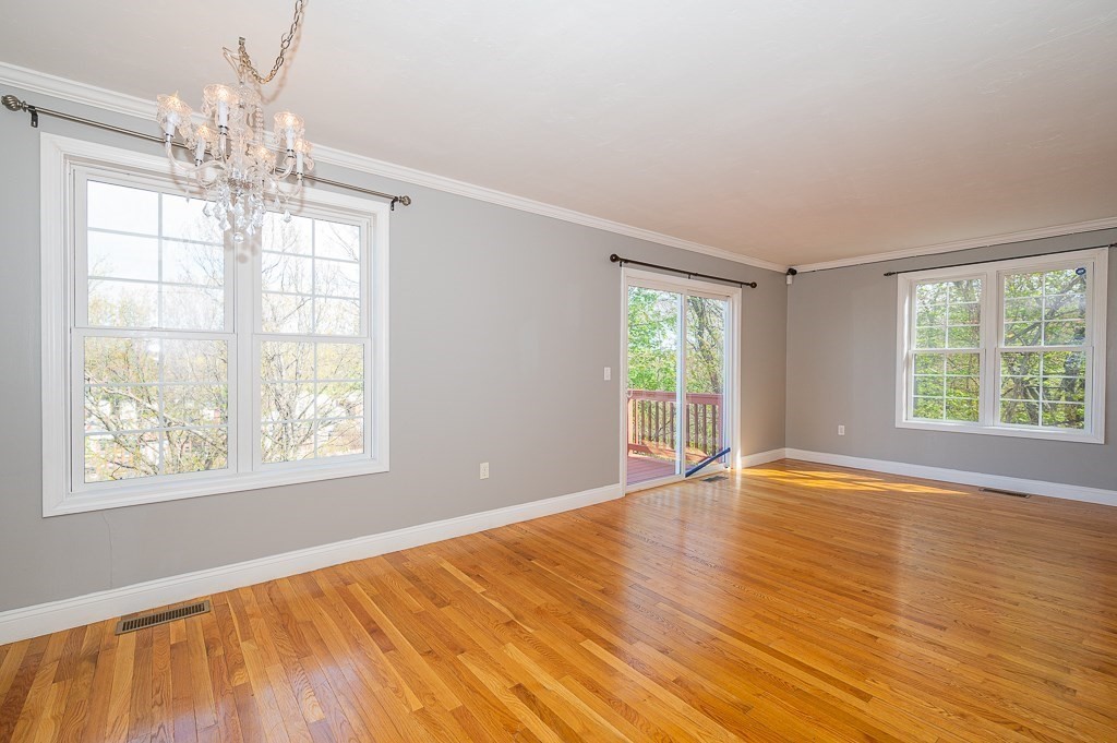 203 Norfolk Street Worcester, MA 01604 - Photo 9 of 38