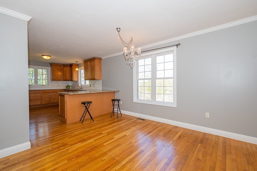 203 Norfolk Street Worcester, MA 01604 - Photo 10 of 38
