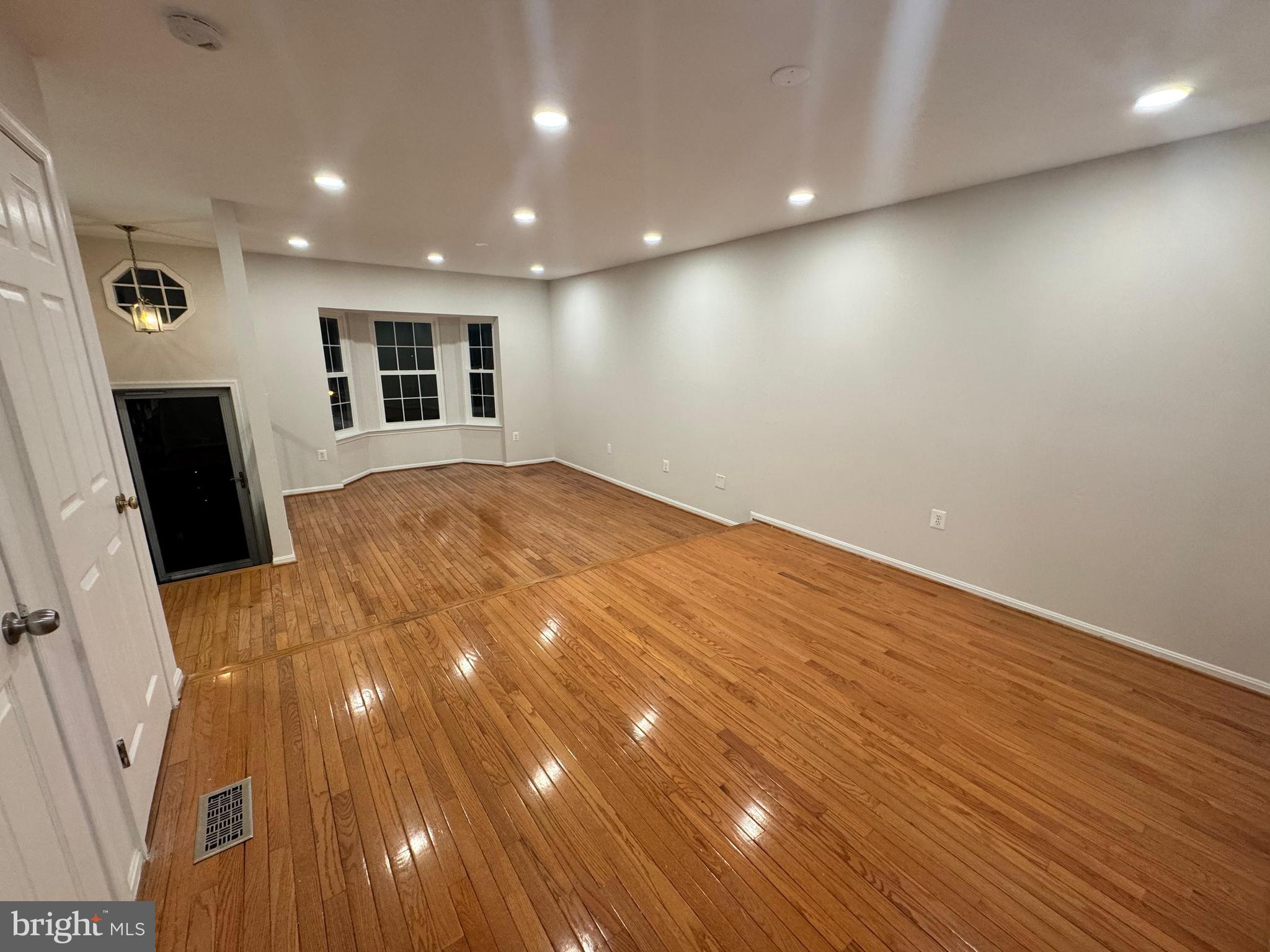 14024 Adolphus Drive Centreville, VA 20121 - Photo 3 of 11