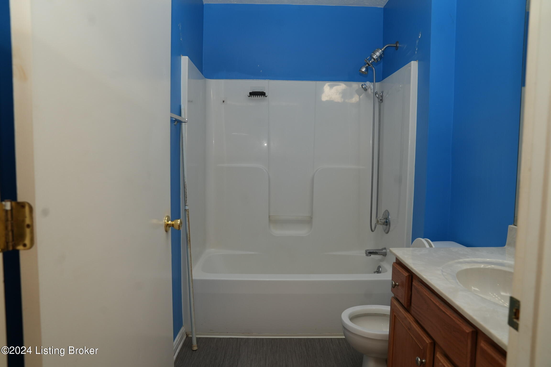 4716 Church Road Louisville, KY 40272 - Photo 16 of 23 Full Bath