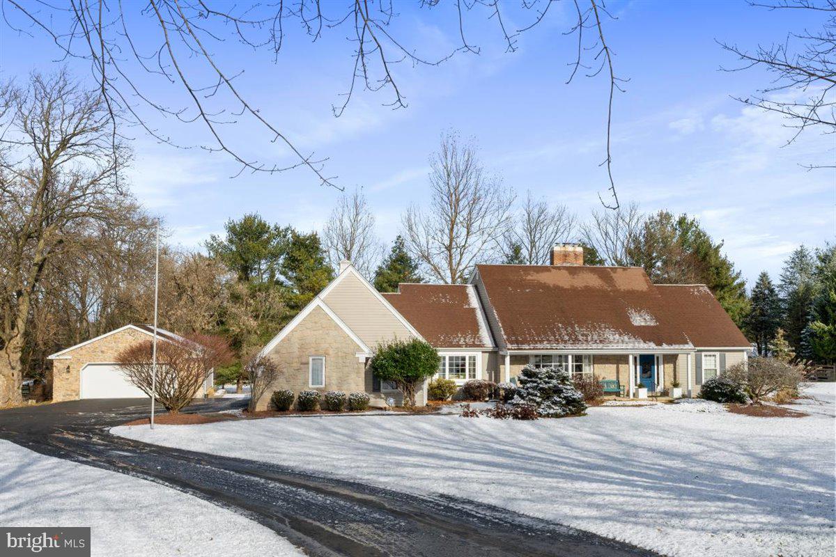 1961 Nottingham Road Allentown, PA 18103 - Photo 1 of 28 Gallery Image 1