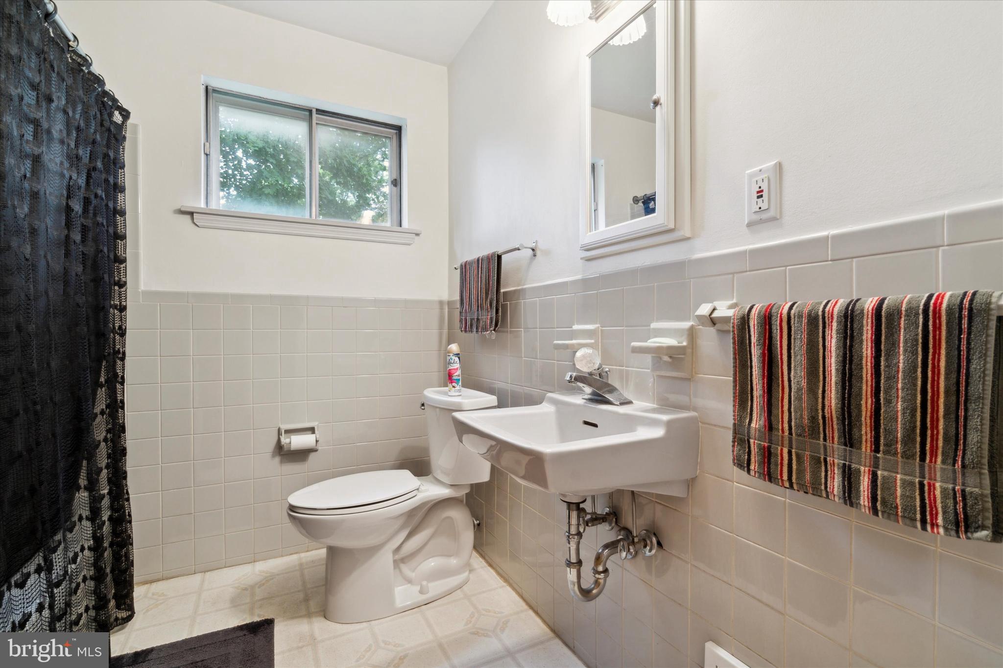 204 Atwood Road Glenside, PA 19038 - Photo 27 of 35 Hall Bath