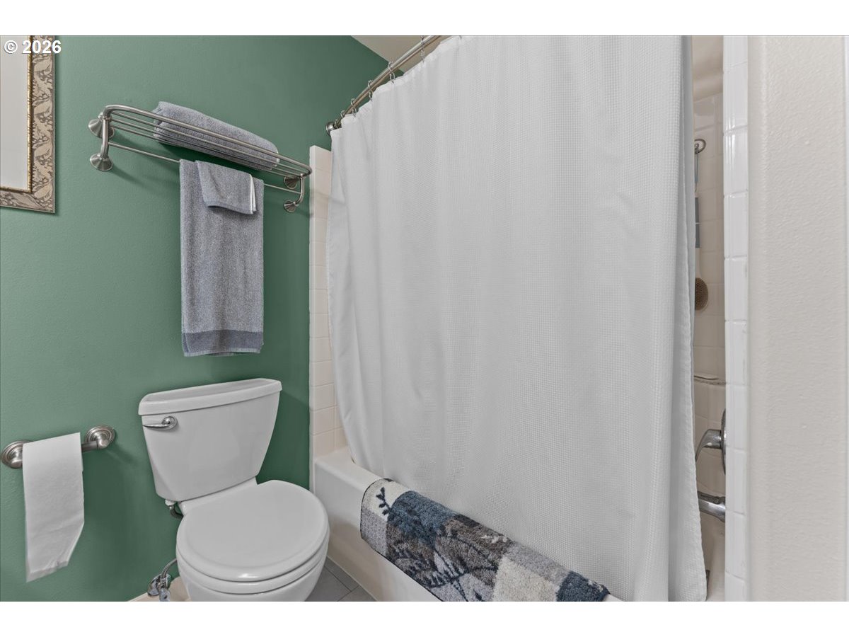 21123 Osburn Loop Fairview, OR 97024 - Photo 33 of 48 a bathroom with a toilet and a sink