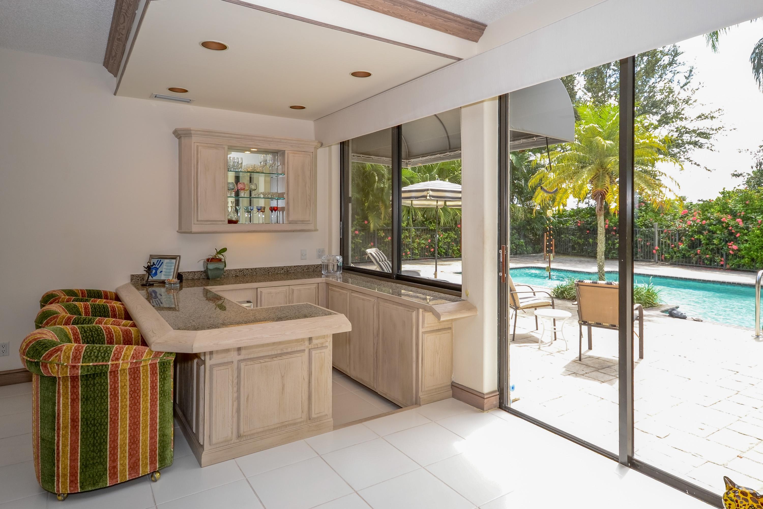 7640 Rexford Road Boca Raton, FL 33434 - Photo 12 of 21 Wet Bar