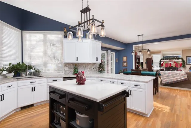 $550,000 | 5105 157th Street, Overland Park, KS 66224