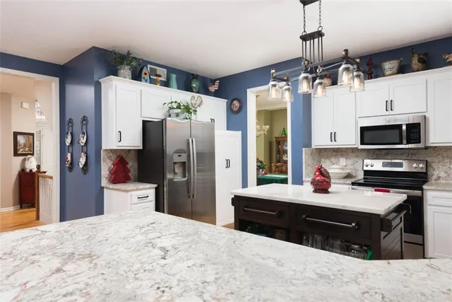 $550,000 | 5105 157th Street, Overland Park, KS 66224