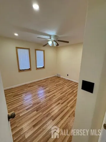 $3,200 | 10 East Knollwood Road, Edison, NJ 08817