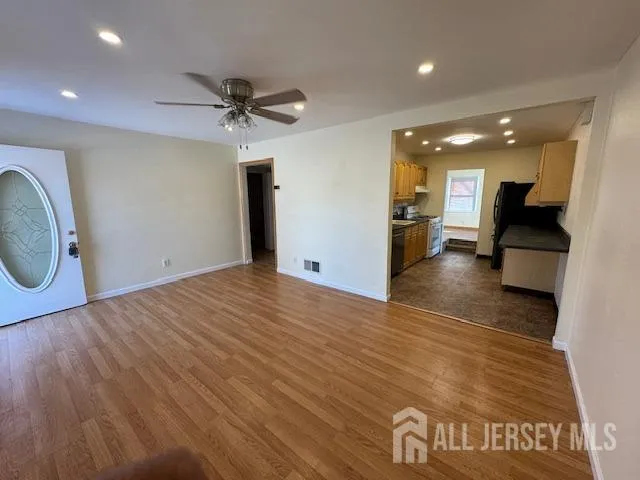 $3,200 | 10 East Knollwood Road, Edison, NJ 08817