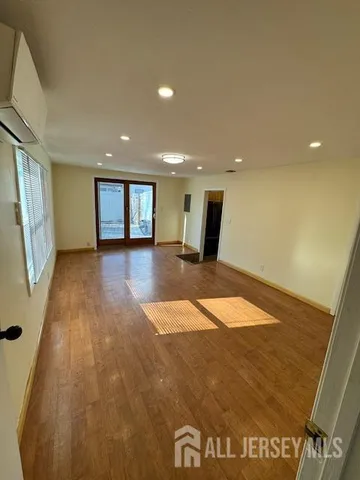 $3,200 | 10 East Knollwood Road, Edison, NJ 08817