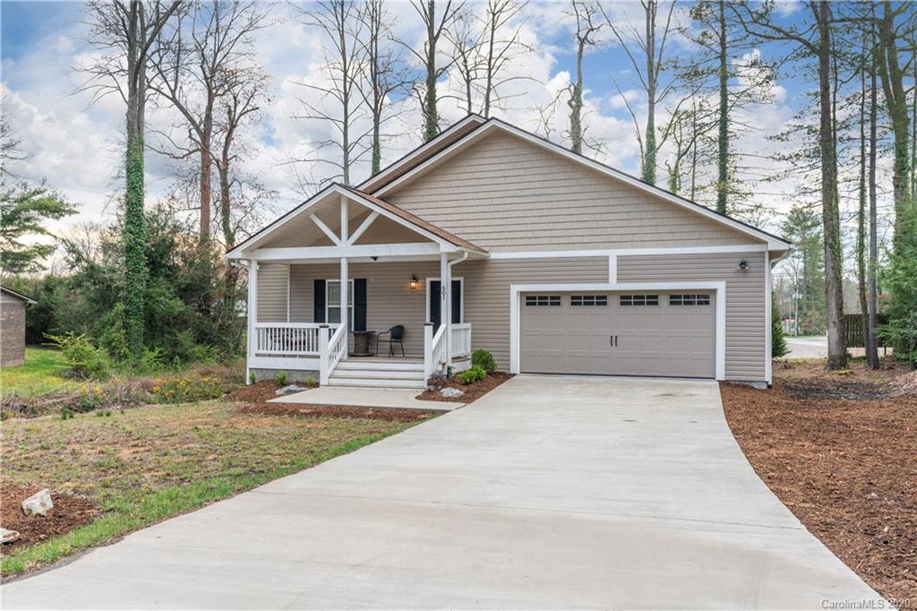 601 Pineland Road, Unit 17 Hendersonville, NC 28792 - Photo 2 of 25 Gallery Image 2
