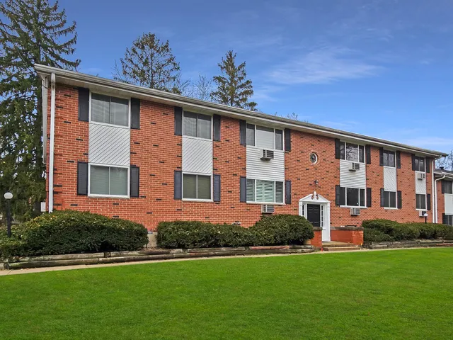 $189,000 | 1321 West Main Street, Unit 311A, Lake Geneva, WI 53147