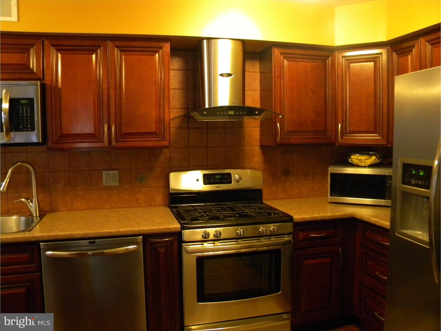1108 Selmer Road Philadelphia, PA 19116 - Photo 3 of 23 Kitchen