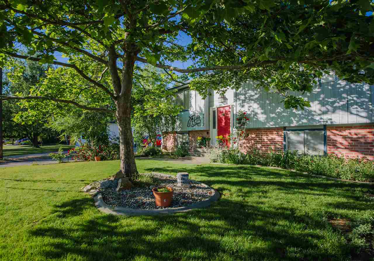 7712 North Standard Street Spokane, WA 99208 - Photo 2 of 16