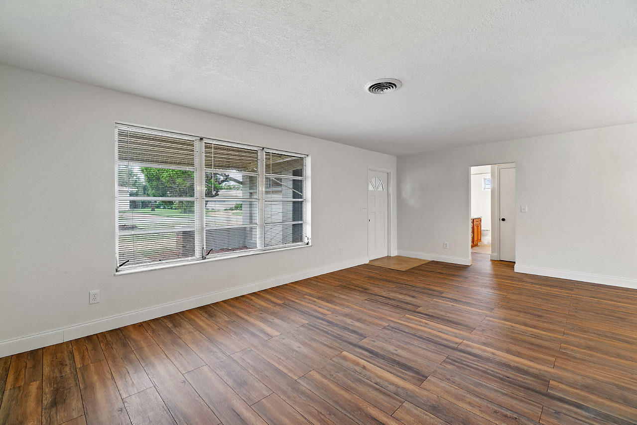 913 Northwest New Providence Road Stuart, FL 34994 - Photo 6 of 34 006-913NewProvidence-Stuart-FL-small